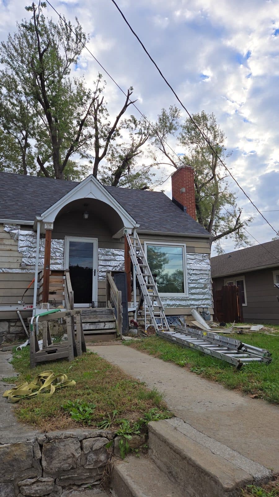 Innovative Roofing crew installing new siding on a Kansas City area home
